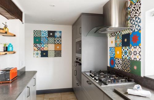 Wilmcote House | Pass the Keys Traditional 3 Bed Cottage in Historic Village