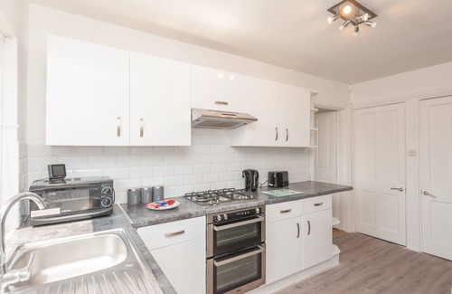 Bramley House | Pass the Keys | Large Family Getaway