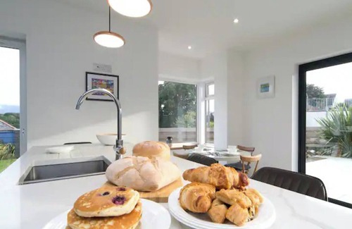 Bangor House | Pass the Keys | Large Modern Home in Bangor