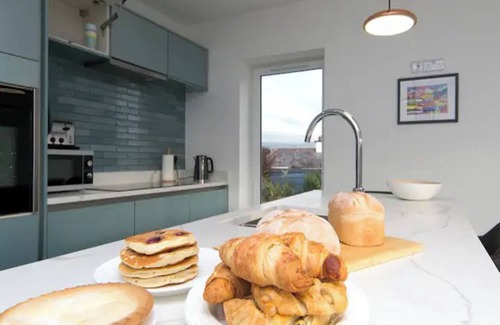 Bangor House | Pass the Keys | Large Modern Home in Bangor