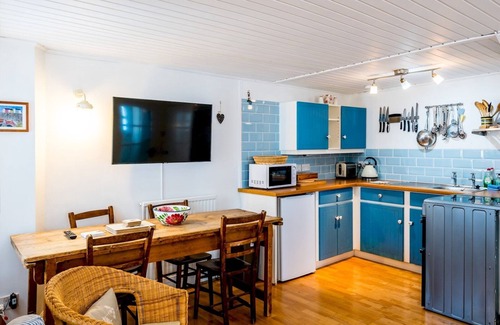 St Monans House | Pass the Keys | Lovely Old Fishermans Cottage