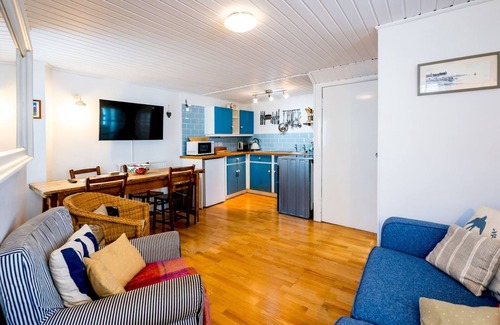 St Monans House | Pass the Keys | Lovely Old Fishermans Cottage