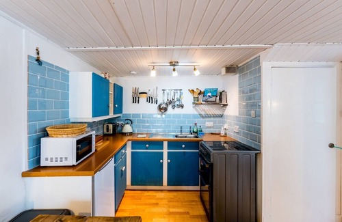 St Monans House | Pass the Keys | Lovely Old Fishermans Cottage