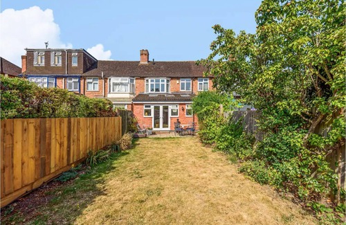 Iffley House | Pass the Keys | Lovely 3 Bedroom Garden Home in Oxford
