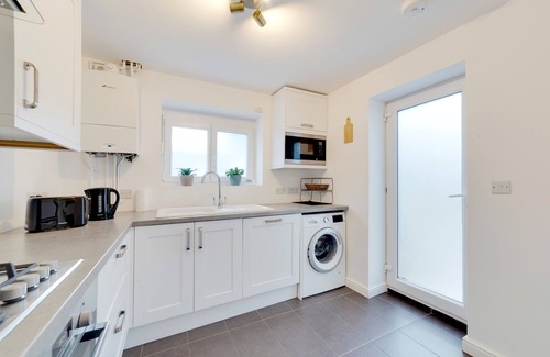 Trumpington House | Pass the Keys | Modern & Spacious 1 Bed Terrace with Free Parking