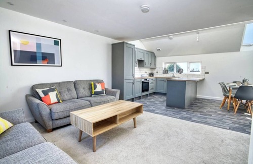 Lincoln House | Pass the Keys | Motherby 7 · Town House close to River front