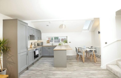 Lincoln House | Pass the Keys | Motherby 7 · Town House close to River front