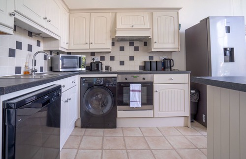 Cheltenham Apartment | Pass the Keys | Regency apartment in central Montpellier sleeps 4