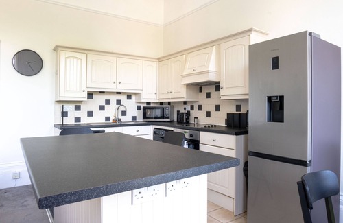 Cheltenham Apartment | Pass the Keys | Regency apartment in central Montpellier sleeps 4