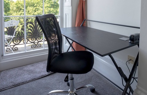 Cheltenham Apartment | Pass the Keys | Regency apartment in central Montpellier sleeps 4