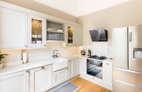 Lillington Apartment | Pass the Keys | Stylish & Well Located 2 Bed in Leamington Spa