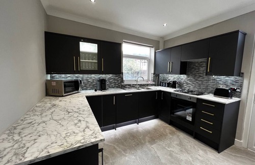 Grangetown House | Pass the Keys | Spacious & Modern 5 Bedroom House close to City!