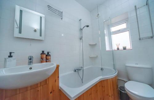 New Mills House | Pass the Keys Spacious Garden Home in New Mills - Pet Friendly