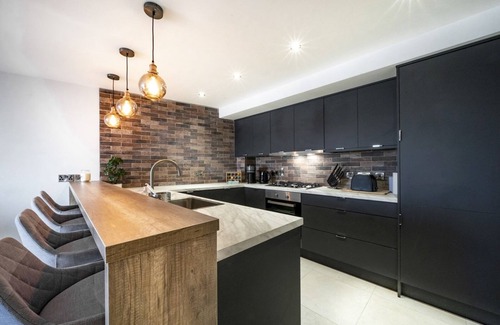 Cathedral Quarter Apartment | Pass the Keys | Stunning 1BR Apt in No 1 Location with Free Parking