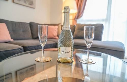 West Bridgford Apartment | Pass the Keys | Stylish Modern 2-Bed Apartment