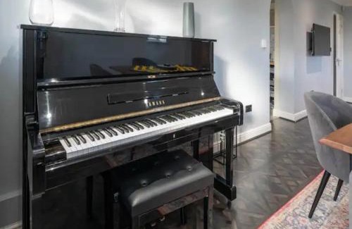 Rickmansworth House | Pass the Keys Stylish Modern 3 bed house with Parking