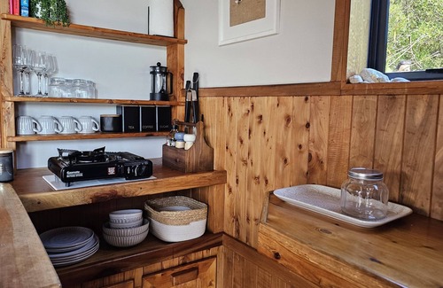 Nelson Region Cabin | Passage Hut Pepin Island, overlooking the natural peninsulas of Delaware Bay and the Pe