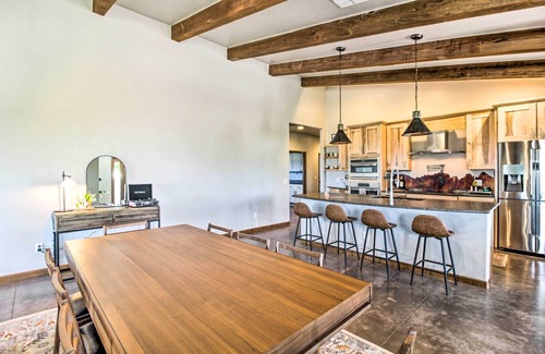 Elgin House | Pastoral Elgin Escape w/Covered Patio & Grill!