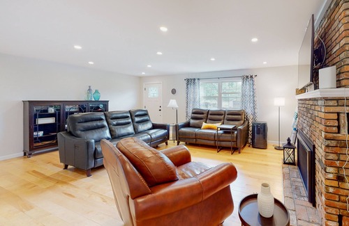 Pittsford House | Pastoral home with gas fireplace & lovely view - great for skiing & fall foliage