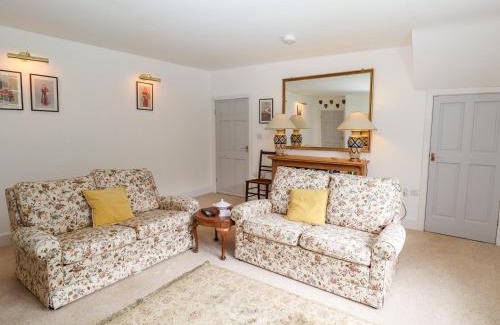 Holton Le Clay House | Pat's Cottage