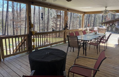 Wise House | Pat's Place ~ Lovey’s at the Lake