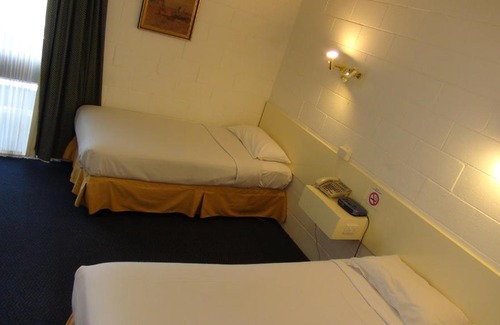 Kew Hotel | Pathfinder Motel
