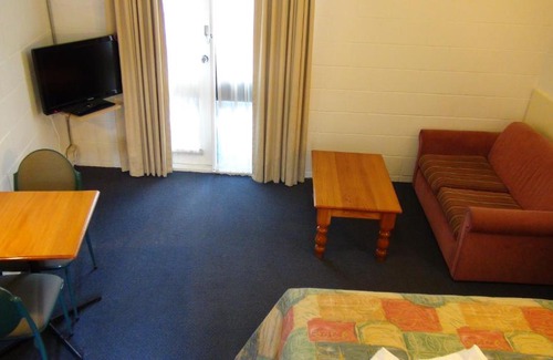 Kew Hotel | Pathfinder Motel