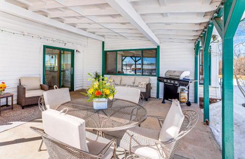 Mancos House | Patio and Mountain Views Farmhouse in Mancos!
