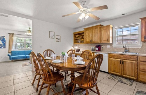 Over Place Area House | Patio ※ Carport ※ Workers Welcome!