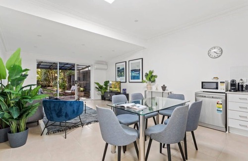 Marrickville House | Patio House: Moments from Marrickville Metro