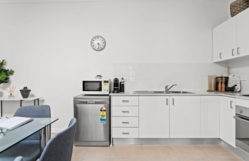 Marrickville House | Patio House: Moments from Marrickville Metro