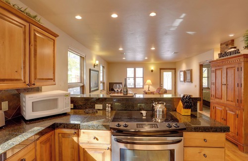 Ouray House | Patio & Mountain Views: Central Ouray Getaway!