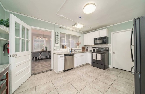 Winston - Salem House | Patio Sleeps 16! Kitchen Private Place Keurig