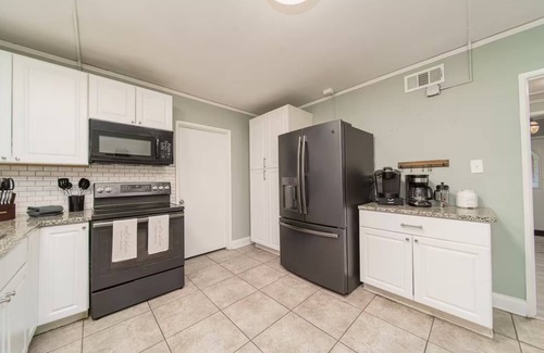 Winston - Salem House | Patio Sleeps 16! Kitchen Private Place Keurig