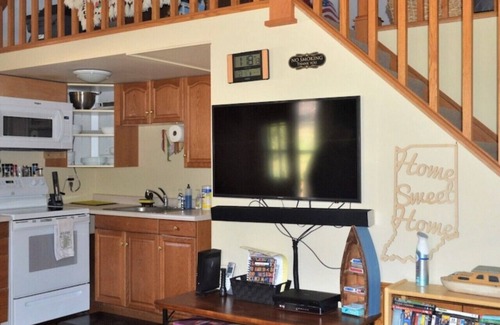 Birdseye Cabin | Patoka Lake, Stones Throw Cabin
