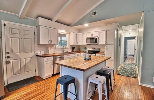 Litchfield by the Sea House | Pawleys Paradise! ~1/2 mile to the Beach. 3BR/3 Full BA. FREE Bikes included.