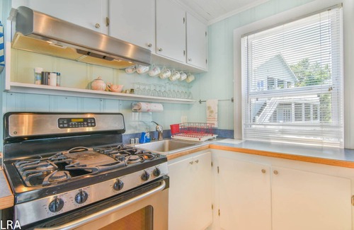 Topsail Beach House | Paws & Relax at Waterloo!