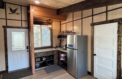 Mountain View Cabin | Payne Lake Wilderness Huts - Duck Blind