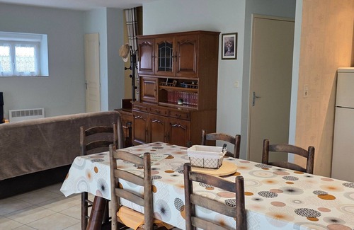 La Villedieu-en-Fontenette Cottage | Peaceful countryside cottage near nature