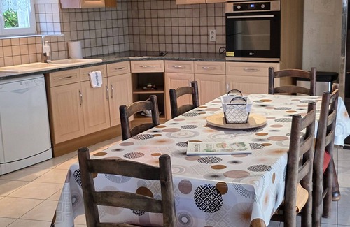 La Villedieu-en-Fontenette Cottage | Peaceful countryside cottage near nature