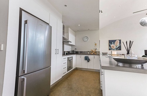 Banksia Peninsula House | Peace and quiet with private jetty in natural surrounds