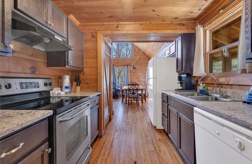 Sevierville House | Peace and Quiet 15 min to the Downtown PF