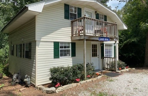 Loganville House | Peace and Quiet at Sweet Acres