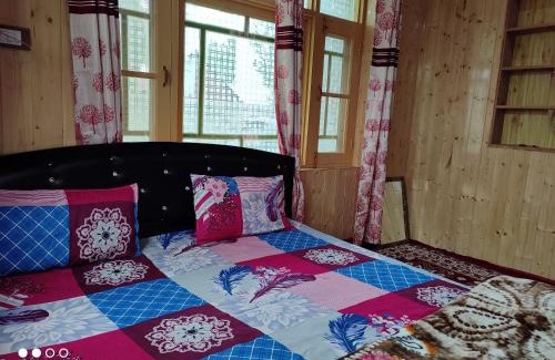 Gulmarg House | Peace inn paradise Guest House Gurez