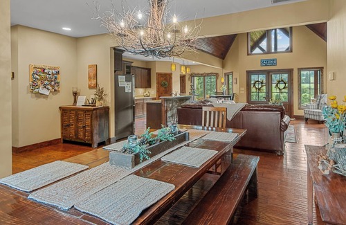 Banner Elk House | Peace Of Heaven - 10 mins to Banner Elk! Hot Tub - Firepit - Mountain Views - Big Yard