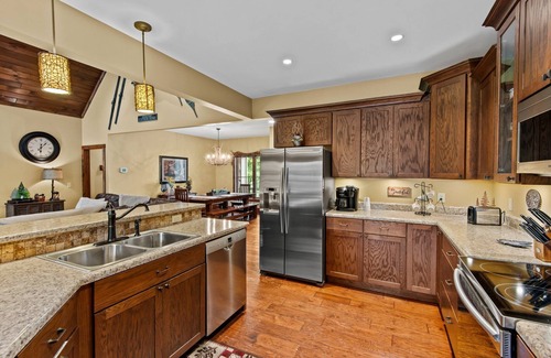 Banner Elk House | Peace Of Heaven - 10 mins to Banner Elk! Hot Tub - Firepit - Mountain Views - Big Yard