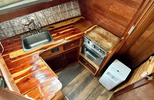 Rock Harbor Boat Rental | Peace of Mind Floating Camper On Norris Lake!
