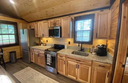 Ashdown Cabin | Peace & Quiet, near town but in a country/farm setting