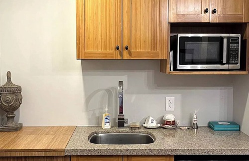North Saanich House | Peaceful 1 BR Hideaway on 1 Acre w/Pond, Near Ferry, Airport & Nature