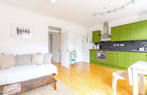 Finsbury Park Apartment | Peaceful 1BD Flat, Short Walk from Finsbury Park